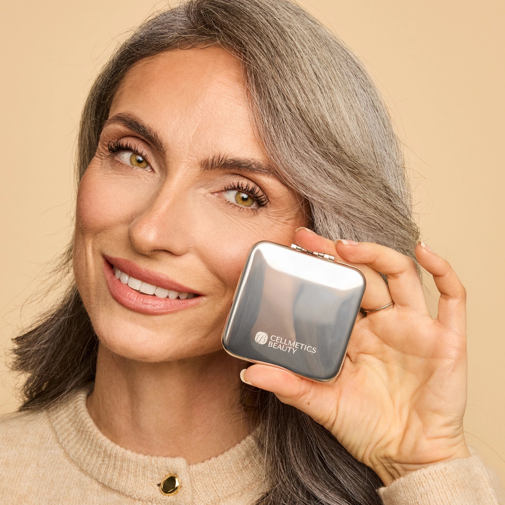 Magnifying Compact Mirror